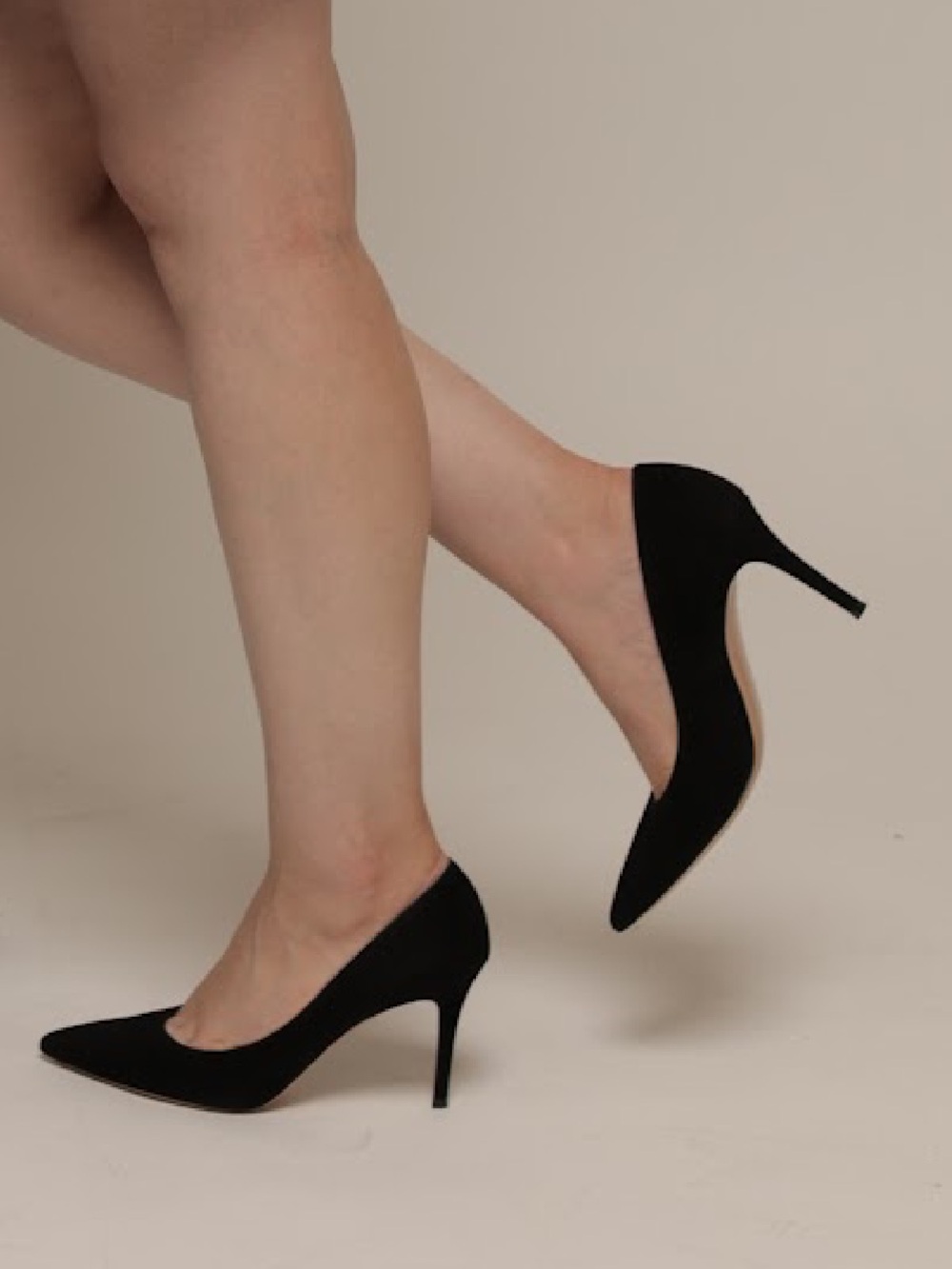Gianvito Rossi Black Pointed Toe Pumps - Picture 3 of 12